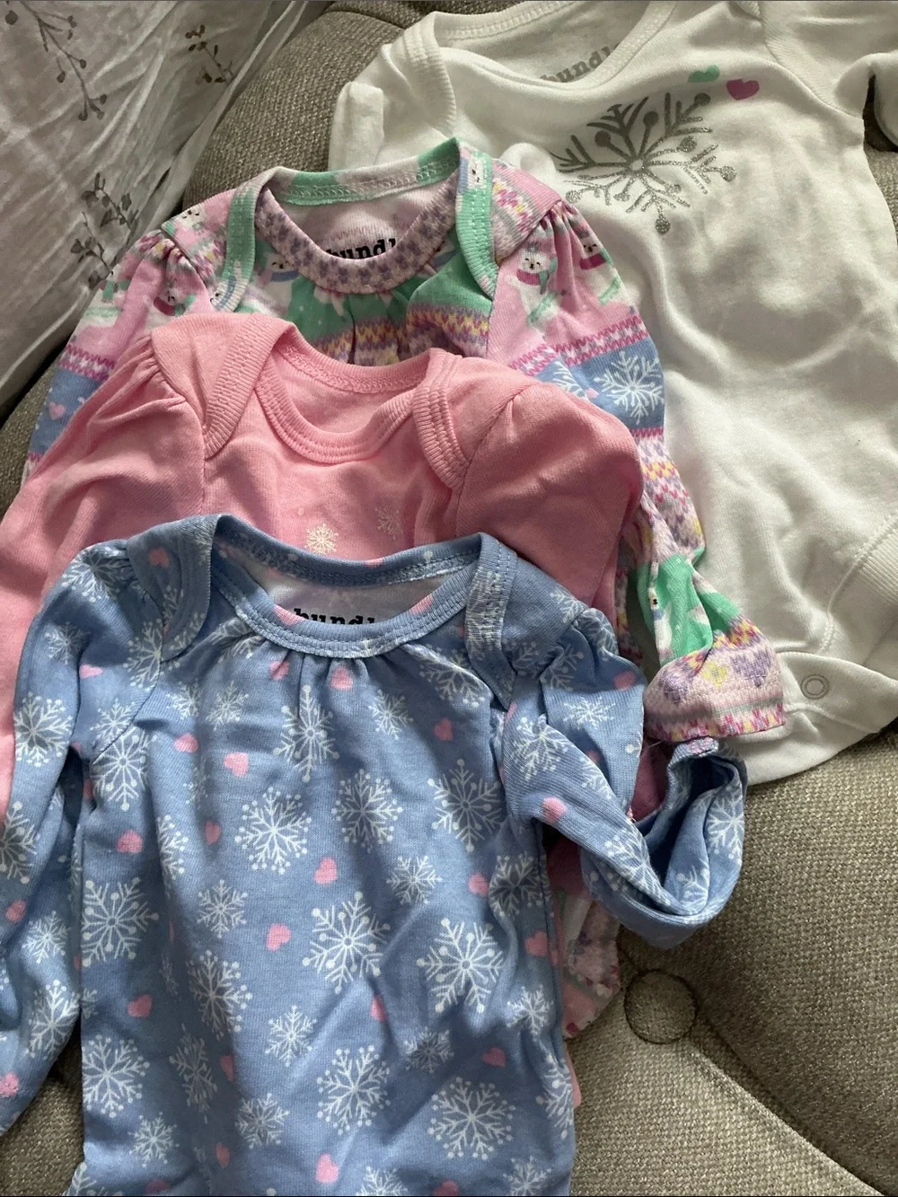 Snowflake Print Long-Sleeve Baby One-Piece Bodysuit Set - Pink, Blue, White. NWT